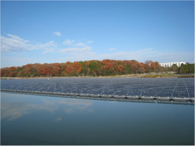 水上フロート式太陽光発電所